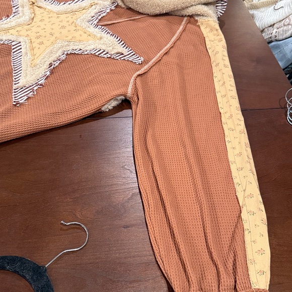 POL “Cinnamon Stick” Brown and Cream Star Sweater - Picture 15 of 17